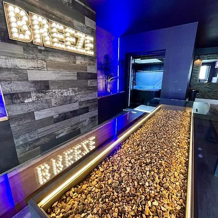 Breeze Suites - Luxury Group Accom - Sleeps 19 Blackpool Bagian luar foto