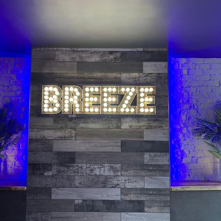 Breeze Suites - Luxury Group Accom - Sleeps 19 Blackpool Bagian luar foto