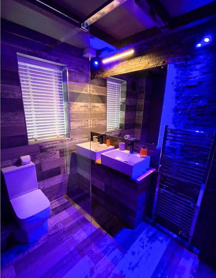 Breeze Suites - Luxury Group Accom - Sleeps 19 Blackpool Bagian luar foto