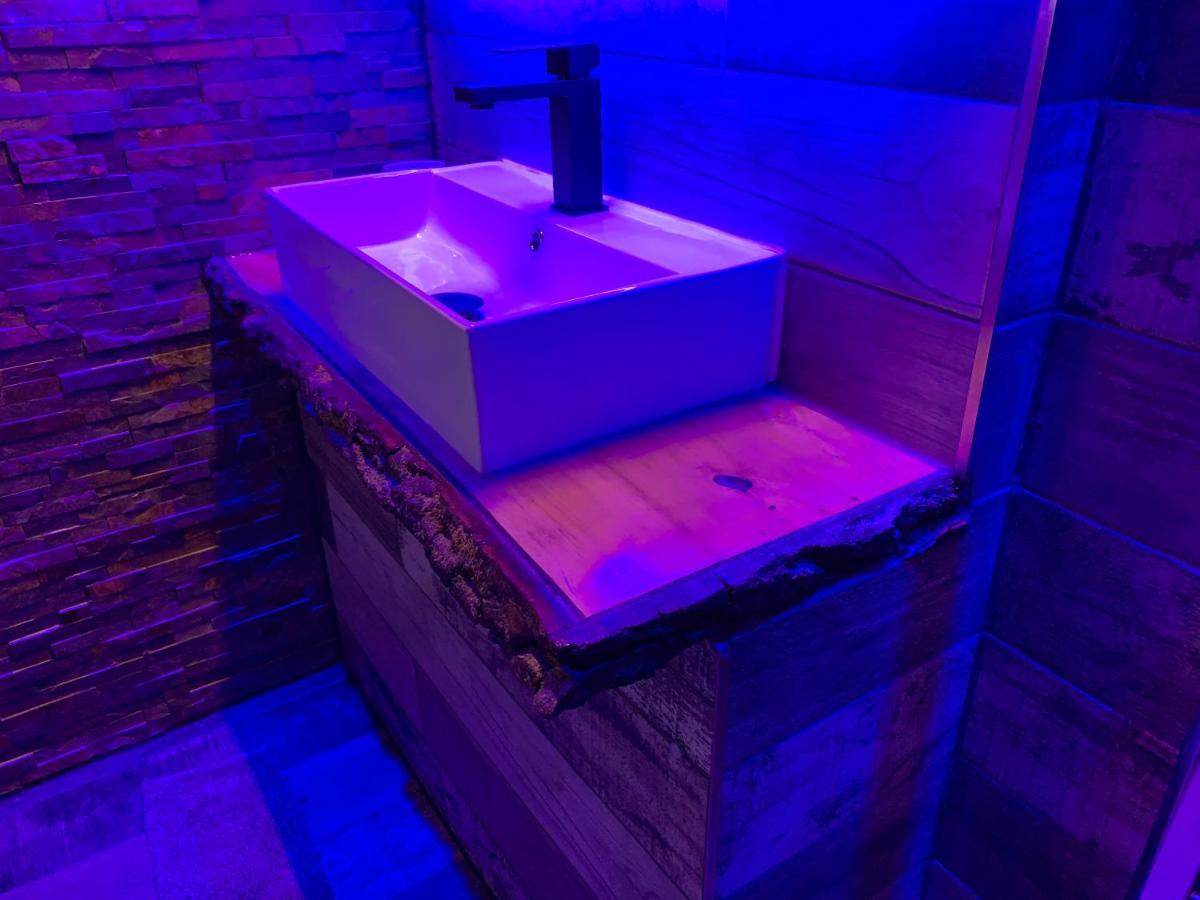 Breeze Suites - Luxury Group Accom - Sleeps 19 Blackpool Bagian luar foto