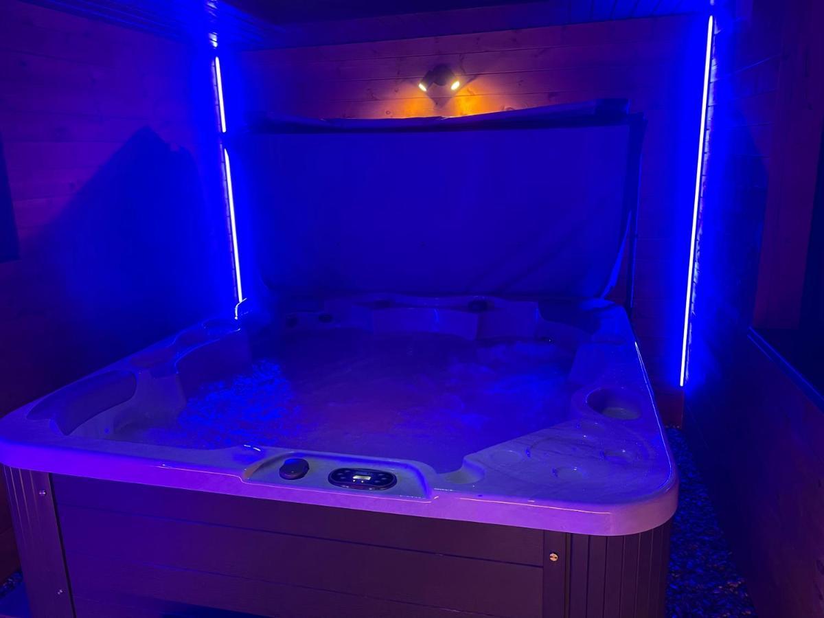 Breeze Suites - Luxury Group Accom - Sleeps 19 Blackpool Bagian luar foto