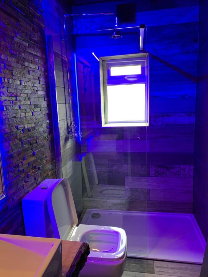 Breeze Suites - Luxury Group Accom - Sleeps 19 Blackpool Bagian luar foto
