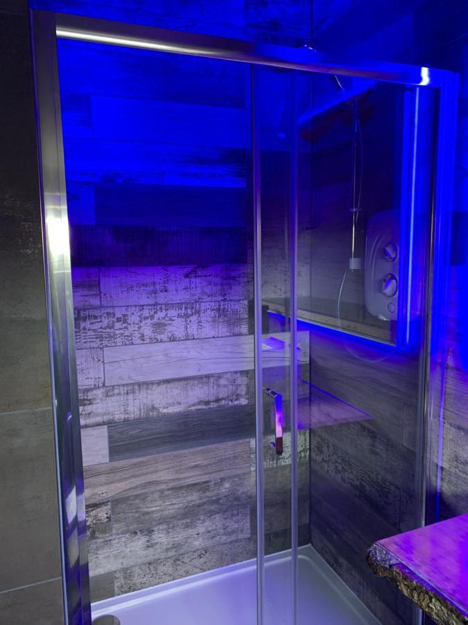 Breeze Suites - Luxury Group Accom - Sleeps 19 Blackpool Bagian luar foto